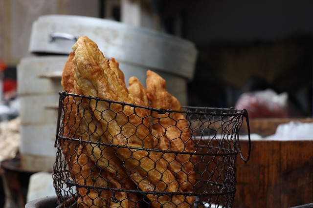 油條鋁超標嚴重？如何筑牢食品安全網(wǎng)？